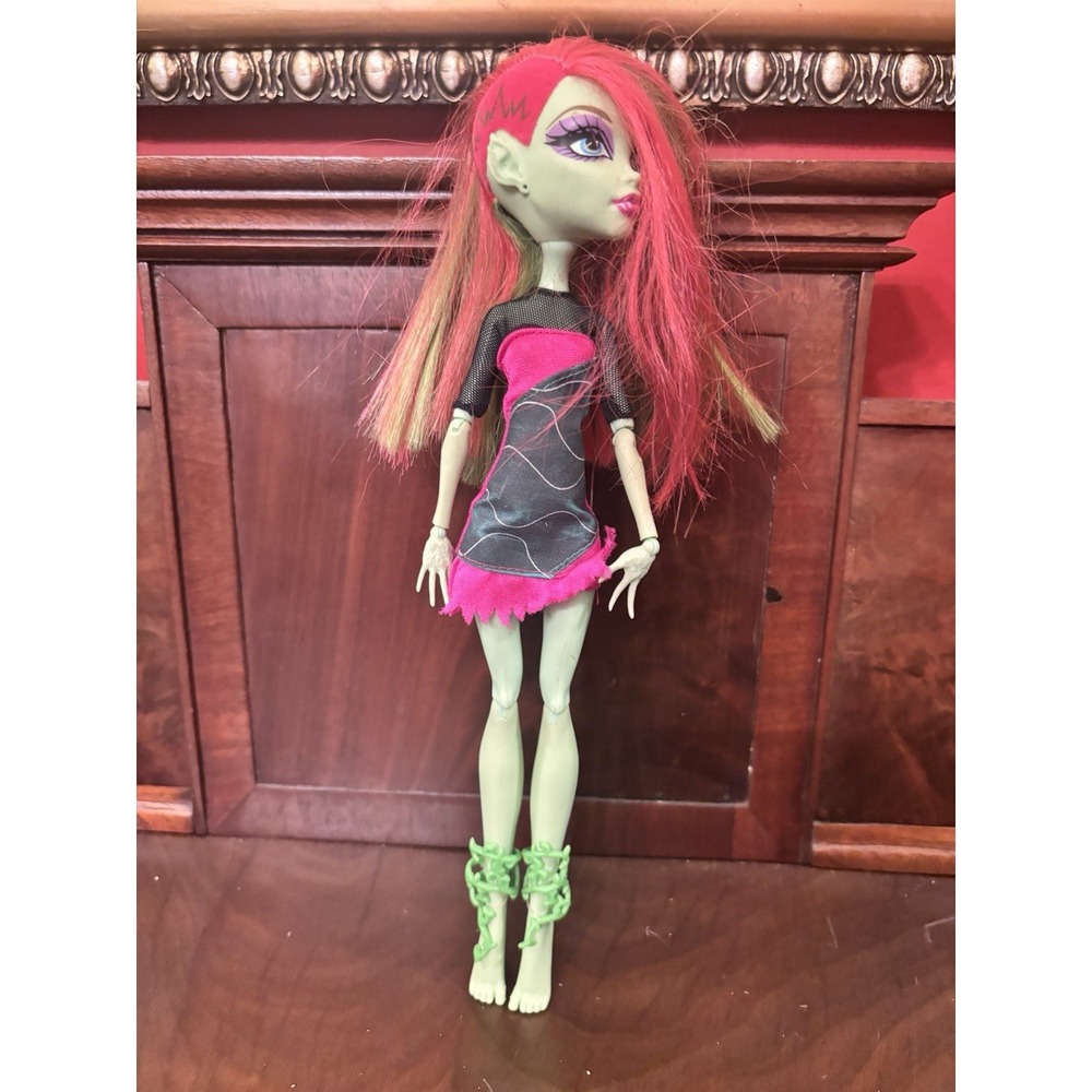 Monster High Venus McFlytrap Music Festival Doll Mattel G1 Pink Green Hair